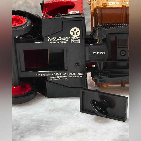 Texaco 1918 Mack AC Bulldog Flatbed Truck Collectable Die Cast w/ Original Box - Picture 7 of 16